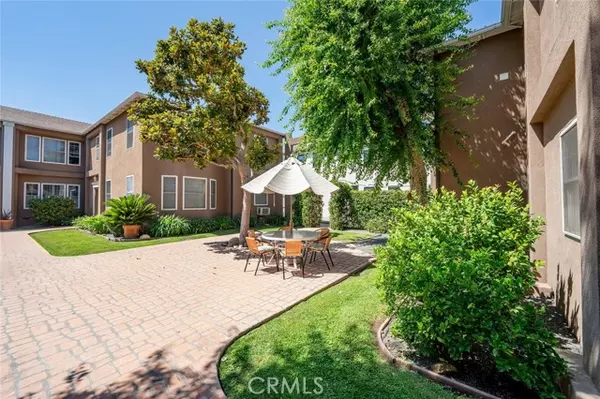 15036 Dickens Street,  Sherman Oaks,  CA 91403