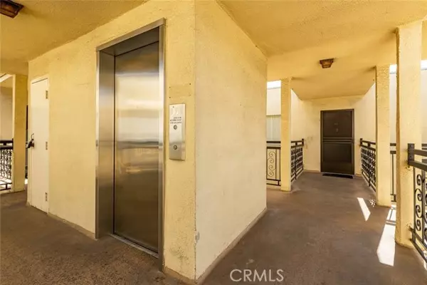 Glendale, CA 91202,1236 N Columbus Avenue #25