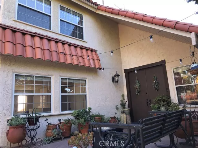 5271 Woodlake Avenue, Woodland Hills, CA 91367