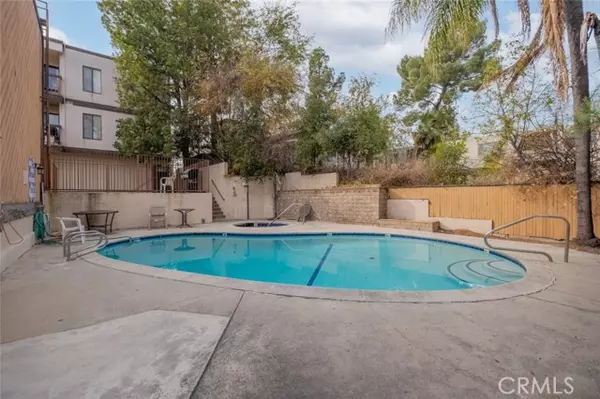 Glendale, CA 91206,1745 Holly Drive #201