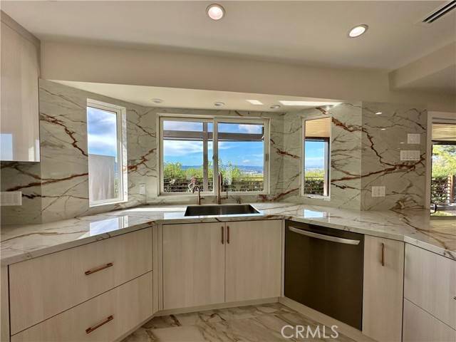 Burbank, CA 91501,1716 Via La Paz