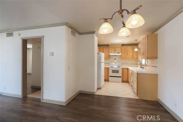 Glendale, CA 91208,2940 N Verdugo Road #407