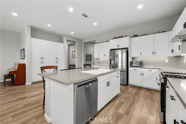 Saugus, CA 91350,28701 Lambent Way
