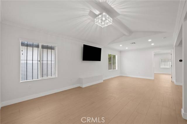 Sherman Oaks, CA 91403,5025 Noble Avenue