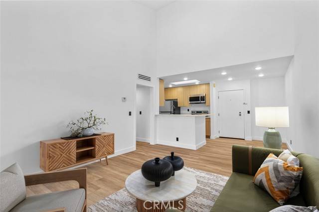 Los Angeles, CA 90042,4210 Via Arbolada #317