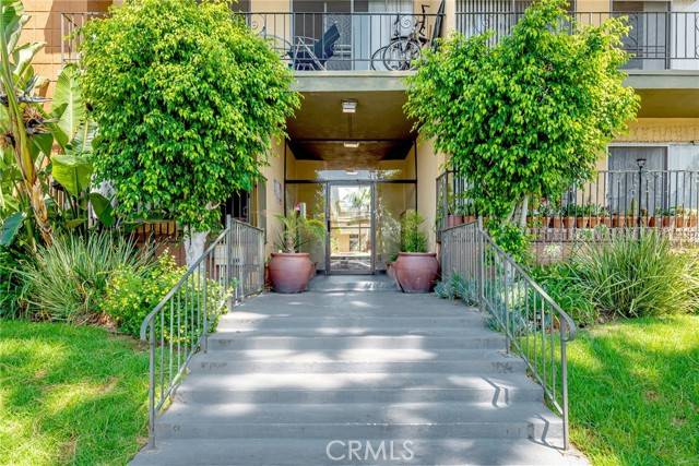 17931 Devonshire Street #11, Northridge, CA 91325