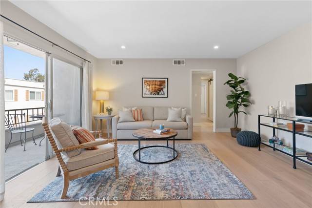 North Hollywood, CA 91602,10707 Camarillo Street #314