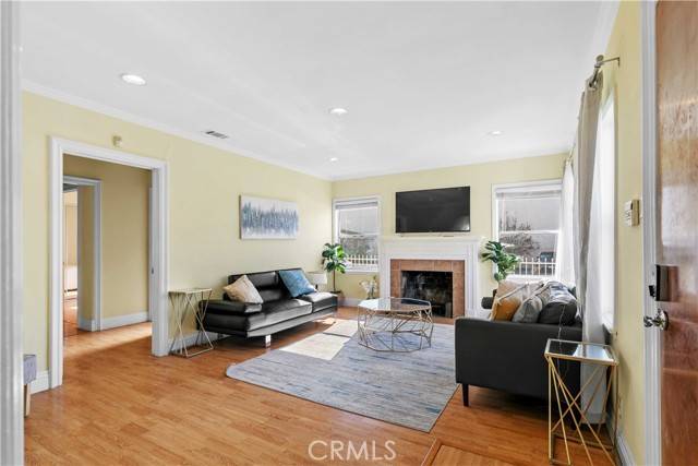702 E Glenoaks Boulevard, Glendale, CA 91207