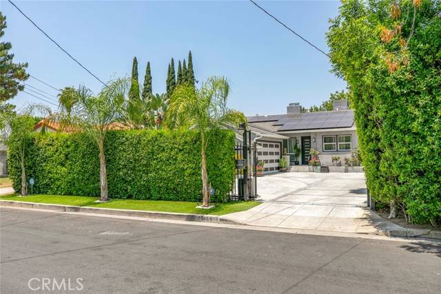 Van Nuys, CA 91406,15409 Wyandotte Street