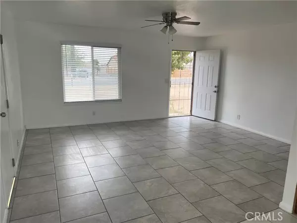 11202 Oakwood Avenue, Hesperia, CA 92345