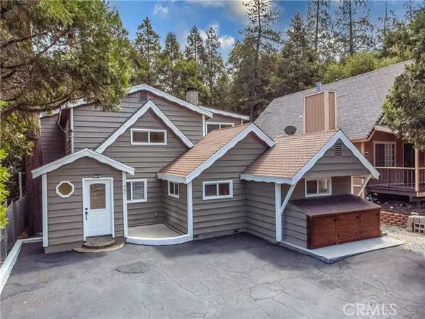 Crestline, CA 92325,707 Rocky Loop