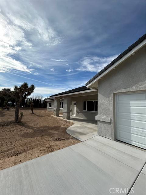 Hesperia, CA 92345,17450 COCHISE Road