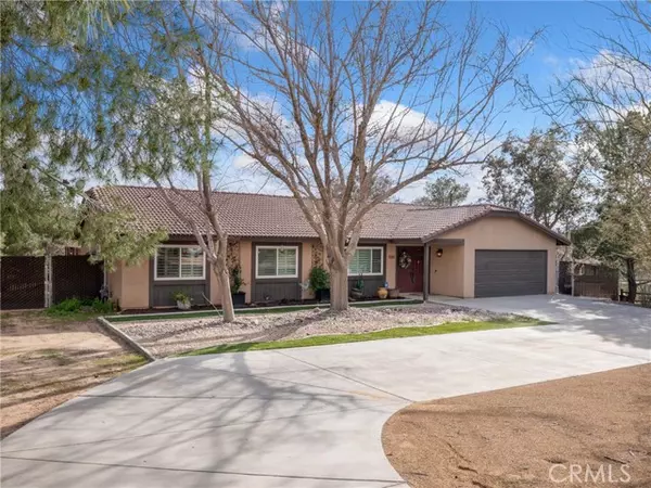 19195 Symeron Road, Apple Valley, CA 92307