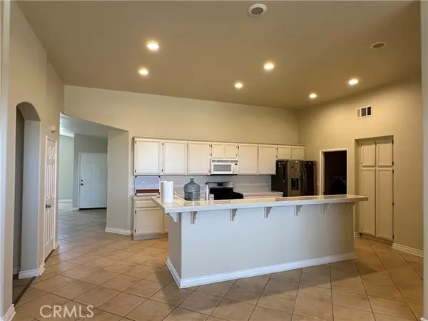 Apple Valley, CA 92308,21297 Champagne Way