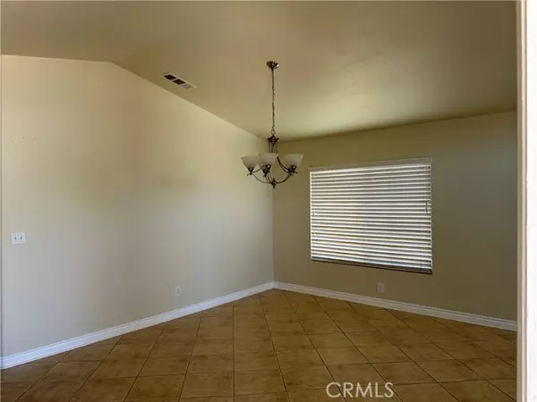 Apple Valley, CA 92308,21297 Champagne Way