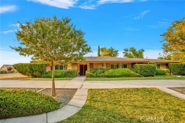 19476 Yanan Road,  Apple Valley,  CA 92307