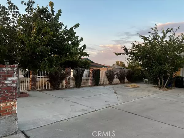 12751 Running Deer Road, Apple Valley, CA 92308