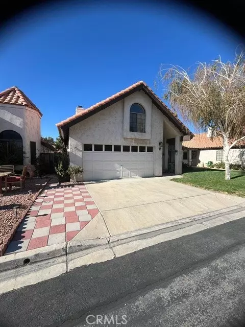 19246 Pine Way, Apple Valley, CA 92308