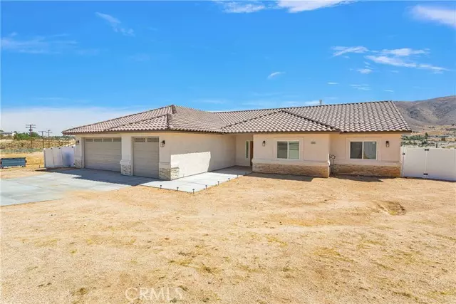 22445 Pacific Street, Apple Valley, CA 92308