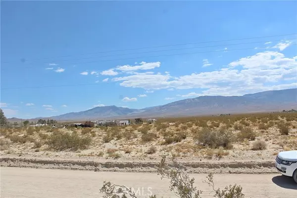 38775 E End, Lucerne Valley, CA 92356