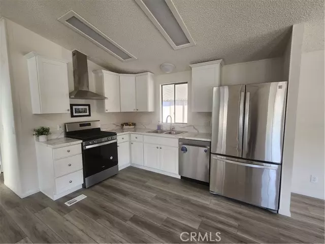 1300 W Menlo #114, Hemet, CA 92543