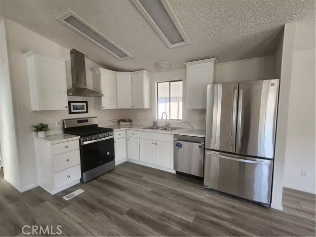 Hemet, CA 92543,1300 W Menlo #114