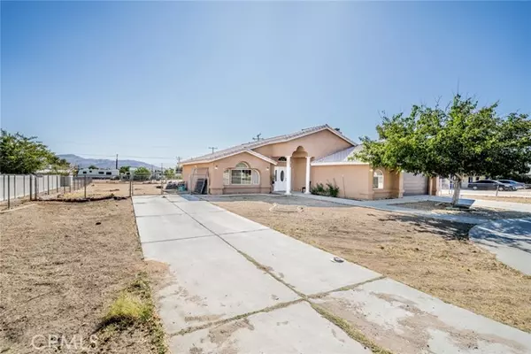 13045 Kiowa Road, Apple Valley, CA 92308