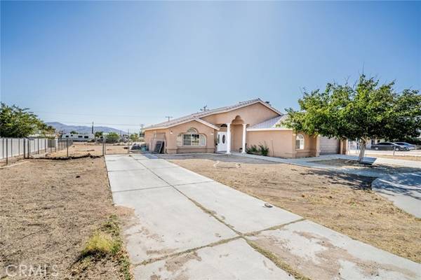 13045 Kiowa Road, Apple Valley, CA 92308