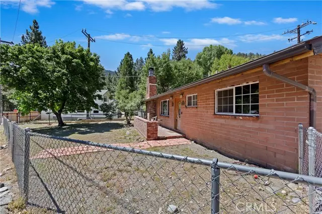 875 Mountain View Avenue, Wrightwood, CA 92397