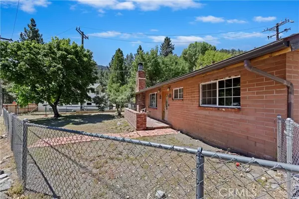 875 Mountain View Avenue, Wrightwood, CA 92397