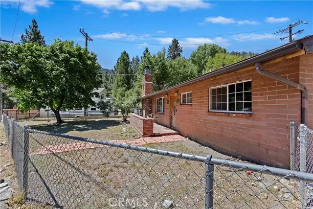 875 Mountain View Avenue, Wrightwood, CA 92397