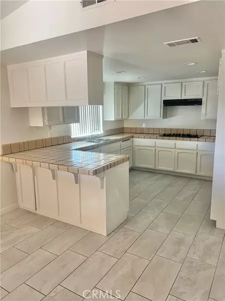 14020 Navajo Road, Apple Valley, CA 92307