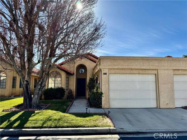 19033 Elm Drive, Apple Valley, CA 92308