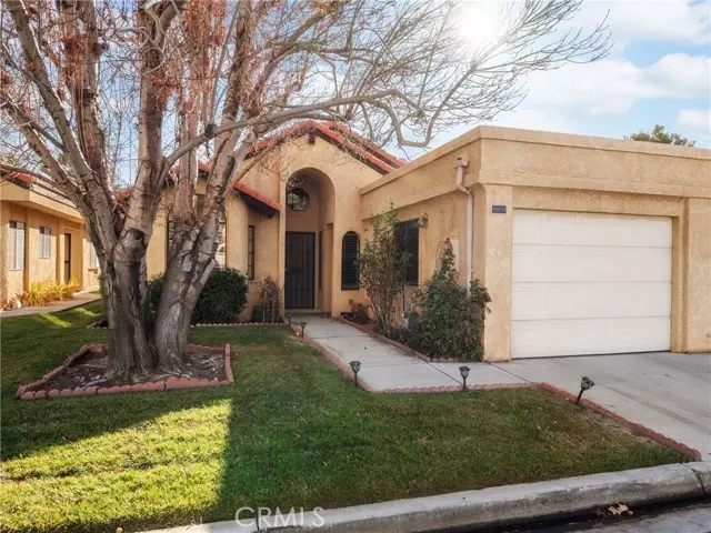 19033 Elm Drive, Apple Valley, CA 92308