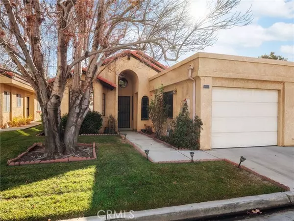 19033 Elm Drive, Apple Valley, CA 92308