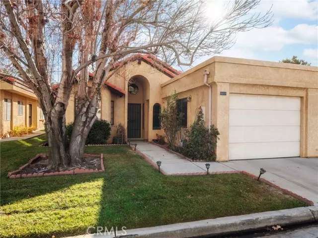 19033 Elm Drive, Apple Valley, CA 92308