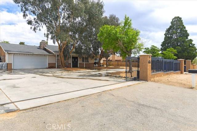 16815 Neenach Road, Apple Valley, CA 92307