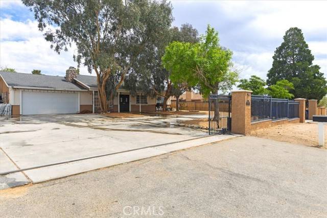 16815 Neenach Road, Apple Valley, CA 92307