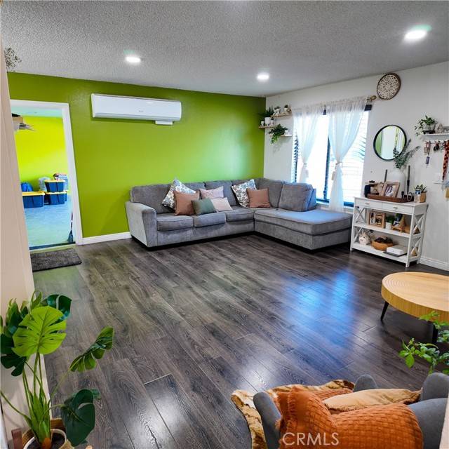 9754 5th Avenue, Hesperia, CA 92345