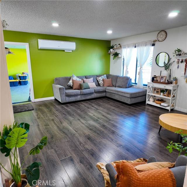 9754 5th Avenue, Hesperia, CA 92345