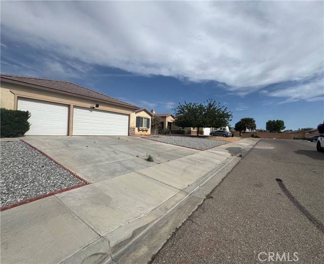 Adelanto, CA 92301,14543 Handsdale Street