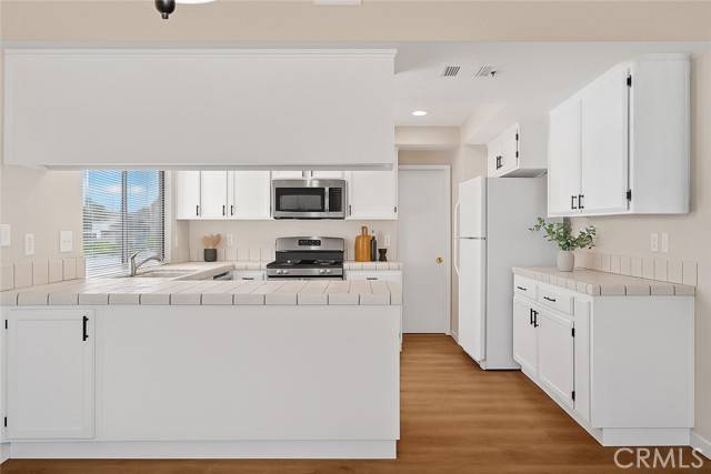 Hesperia, CA 92345,17702 Hinton Street