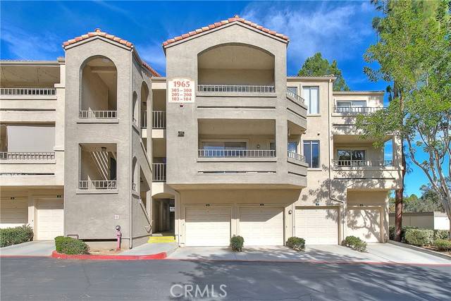 1965 Las Colinas Circle #208, Corona, CA 92879