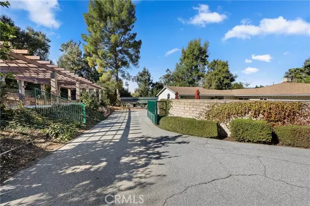 551 S Walnut Avenue, San Dimas, CA 91773