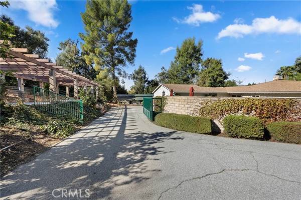 551 S Walnut Avenue, San Dimas, CA 91773