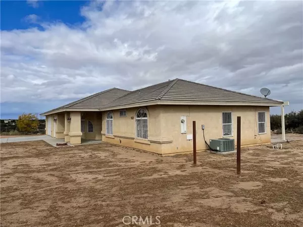 Oak Hills, CA 92344,11155 Prairie