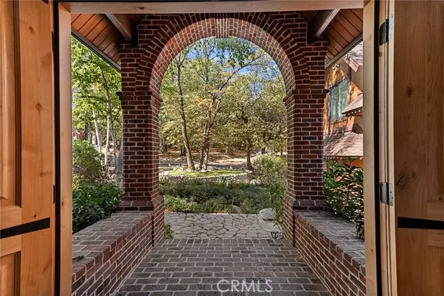 951 Osprey Lane, Lake Arrowhead, CA 92352