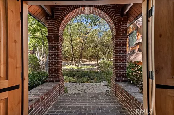 951 Osprey Lane, Lake Arrowhead, CA 92352