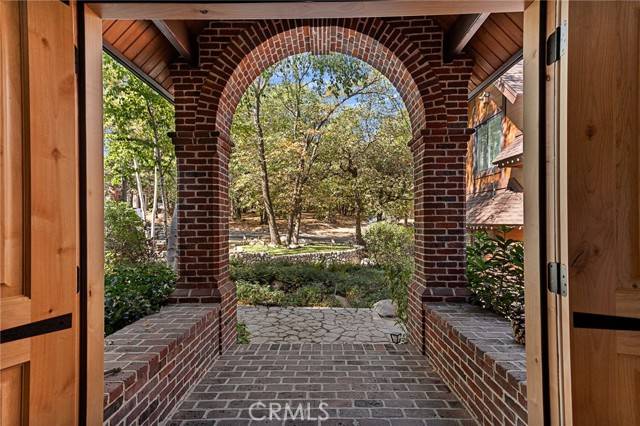 951 Osprey Lane, Lake Arrowhead, CA 92352