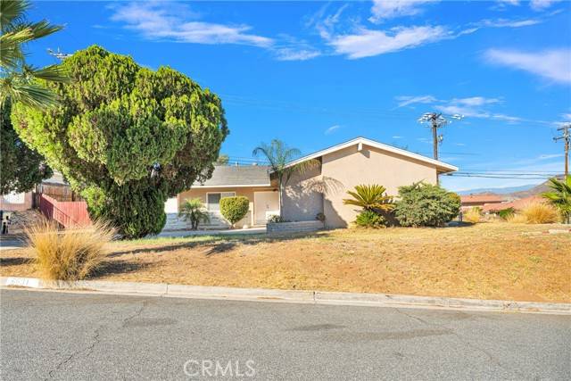 6631 Avenue De Palma, Jurupa Valley, CA 92509